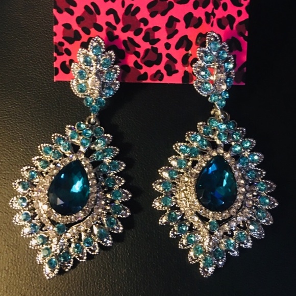 Betsey Johnson Jewelry - Amazing Azure Blue earrings J20